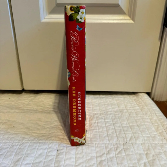 Pioneer Women Cooks Dinnertime Autographed Cookbook by Ree Drummond - Picture 2 of 8